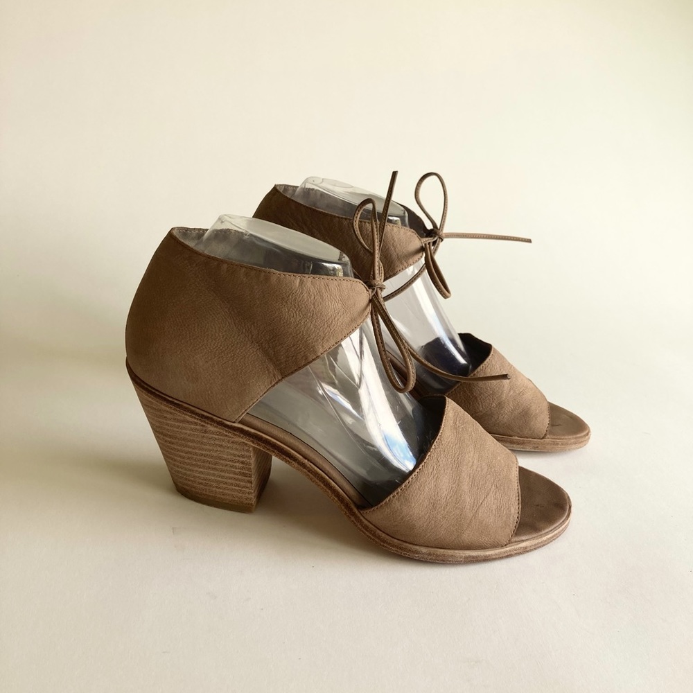 Eileen Fisher Cream Leather Heeled Slingbacks size 10